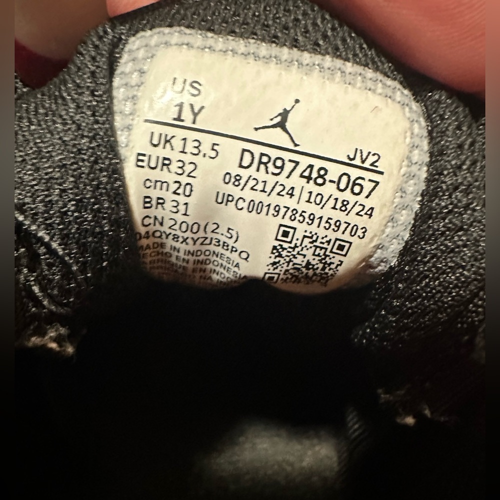 🏀🖤 KIDS JORDAN SHOES🏀🖤PRELOVED - Picture 4 of 4